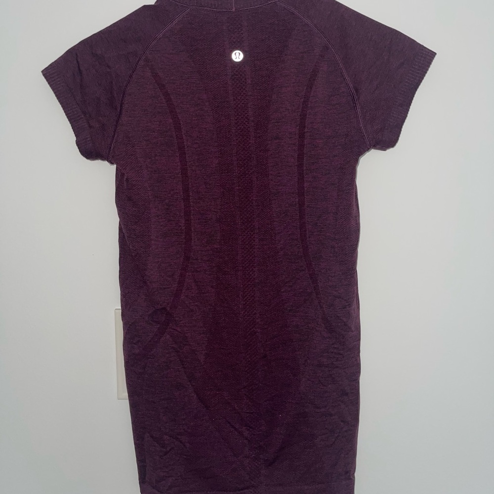 Lululemon swiftly tech short sleeve shirt. Size 6